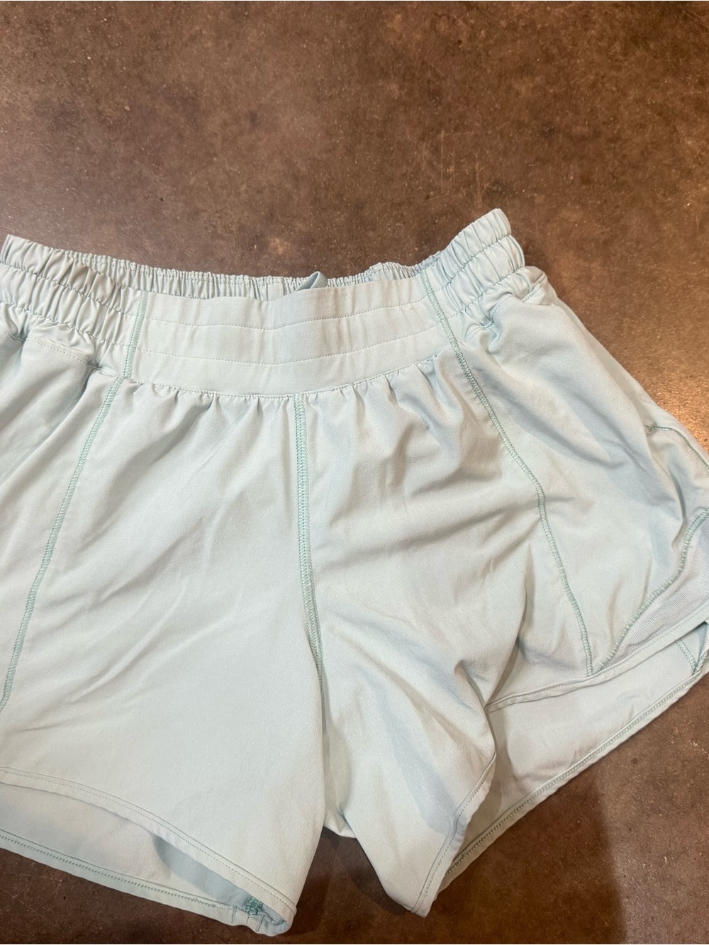 Lululemon Hotty Hot size 6 light green